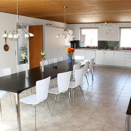 Awesome In With 6 Bedrooms And Sauna Dom wakacyjny *